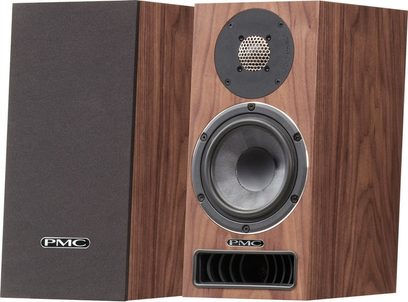 Casse acustiche senza fili Active twenty5.22i in noce (coppia), vista frontale, griglia di protezione nera, tweeter circolare nero, woofer circolare nero, evento rettangolare nero