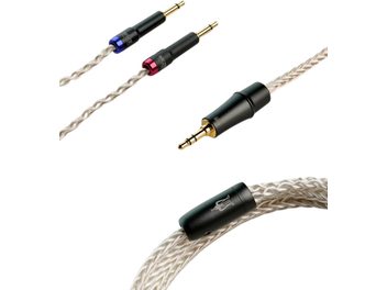 Quattro cavi jack da 3,5 mm Meze Audio di colori diversi, guaina intrecciata, connettori placcati, su sfondo bianco