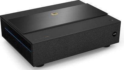 Benq V6050 sort videoprojektor, set forfra og fra tre kvart vinkel, rektangulært format, mat og blank sort front