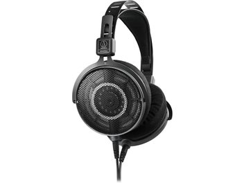 Audio-Technica ATH-R70xa fekete vezetékes nyitott hátú fejhallgató műanyag és fém anyagból, kör alakú, méhsejtszerű rácsos fülhallgatókkal, bársonypárnákkal, szellőztetett fejpánttal és támogató szalaggal, háromnegyedes nézetben látható leválasztható kábellel
