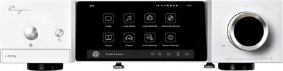 Cayin iDAP-8 netwerk-audiospeler in geborsteld zilverkleurig aluminium, vooraanzicht, voorzien van een centraal zwart touchscreen, links geflankeerd door een grote ronde knop en een kleine ronde toets, en rechts door een grote ronde draaiknop