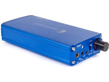Convertitore audio portatile EarMen Angel blu, vista a tre quarti, con manopola del volume e uscite cuffie sul frontale
