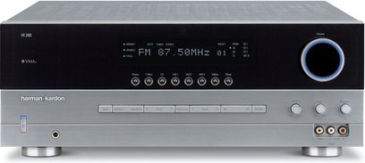 Harman Kardon HK 3480 sølvfarvet stereo hi-fi-forstærker, set forfra, blå skærm, knapper og stik på forsiden
