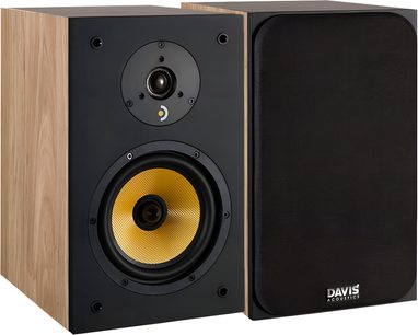Двойка библиотечни колонки Davis Acoustics Ariane 2, с леки дървени кашони, жълти ууфери и черни тъканени решетки