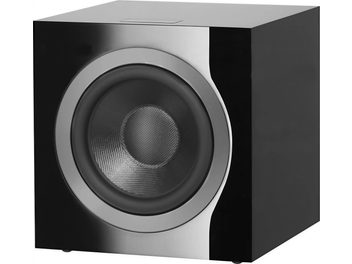 Subwoofer Bowers & Wilkins DB4S nero lucido, vista frontale, altoparlante circolare centrale in un cabinet cubico nero laccato