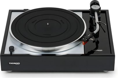 Thorens TD 1500 fekete lakkos hi-fi lemezjátszó, felülről nézve, fekete kör alakú lemeztál, ezüst színű lemezolvasó kar, fekete ház