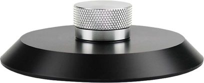 Svart och silverfärgad metallisk tryckplatta, ovansikt, texturerad övre yta i nätmönster, slät rund bas