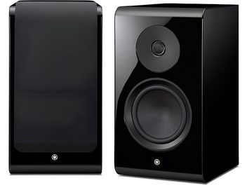 Önden görünüm: biri ızgaralı, diğeri tweeter ve woofer’ı görünür, siyah lake Yamaha NS-800A raf tipi iki hoparlör