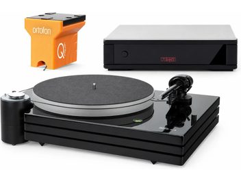 Černý gramofon Music Hall mmf-9.3 s přenoskovým ramenem, oranžovou přenoskou Ortofon a černostříbrnou skříňkou Rega