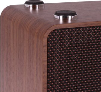 Cassa wireless Enova HIFI VELA V, vista in angolo, finitura in legno, angoli arrotondati, griglia in tessuto nero e marrone, 2 pulsanti metallici sulla parte superiore