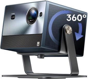 Στήριγμα οροφής για βιντεοπροβολέα Hisense HSD6H, όψη 3/4 μπροστά, ορθογώνιος προβολέας, μεταλλικό φινίρισμα, τοποθετημένος σε περιστρεφόμενη βάση 360°