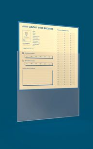 Transparente äußere HumminGuru V.2-Schutzhülle für Schallplatte, Vorderansicht mit eingelegter Sammelkarte