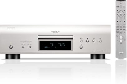Lettore CD hi-fi DCD-3000NE argento con pannello frontale rettangolare, schermo centrale nero, pulsanti circolari argentati, piedini neri, telecomando argentato