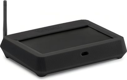 Sort Wi‑Fi-router med bagantenne, rektangulært rillet kabinet, set fra trekvart vinkel