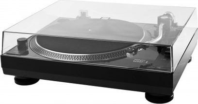 Hi-fi pladespiller Music Hall USB-1 i sort, set lidt ovenfra, glasplade, tonearmen hviler
