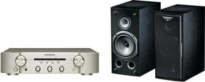 Marantz PM5004 sølvfarvet hi-fi-forstærker og Triangle Comète EX sorte bogreolhøjttalere, set forfra