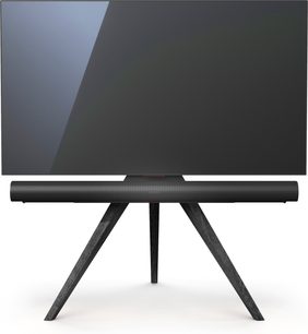 Fladt sort mat og mørkebrun træ TV-møbel på X-formede ben, med fladskærm placeret ovenpå mod en ensfarvet grå baggrund