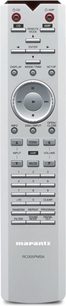 Marantz RC005PMSA fjernbetjening i lys grå, set forfra, med sorte og røde knapper, drejeknap og LCD-skærm