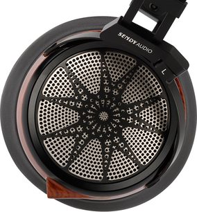 Åben hovedtelefon Sendy Audio Apollo, set fra siden, højre ørekop med perforeret metalrist i cirkulært mønster