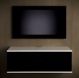 Nástěnný audio‑video nábytek Unnu Classic Series model 210 Large, bílé dřevo, čelní panel černý, průchodky na kabely, pohled zepředu