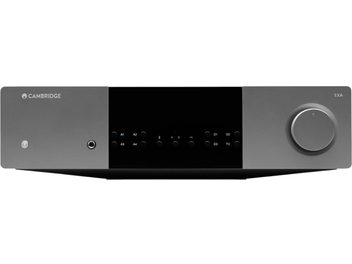 Integrerad stereo hi-fi-förstärkare Cambridge Audio EXA100 med grå frontpanel, svart mittskärm, knappar och cirkulär ratt till höger