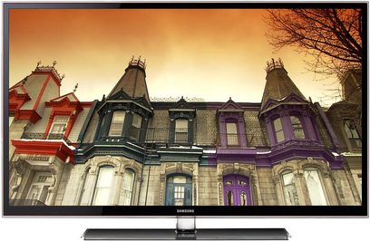 Samsung UE46D6200-fjernsyn, der viser et billede af farverige victorianske huse med spidse tage og udsmykkede vinduer