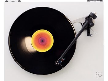 Giradischi Rega Planar 3 con testina Nd3, vista dall'alto, piatto nero, disco in vinile nero, etichetta centrale multicolore