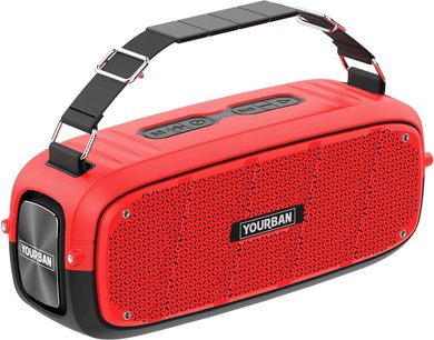 Bluetooth-højttaler Yourban Getone 60 rød, set fra trekvart vinkel, perforeret frontgitter, øverste knapper, sort rem