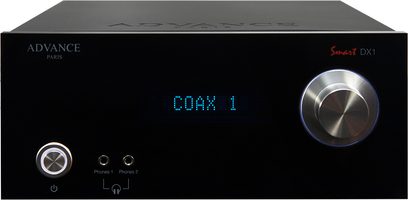 Sort Advance Paris DX1 audio DAC-konverter, frontpanel med "COAX 1"-display, drejeknap og børstede metalhøretelefonudgange
