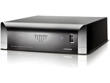 Multiprise Audioquest Niagara 5000 черна, преден изглед, с лого "NIAGARA" и превключвател на предната страна