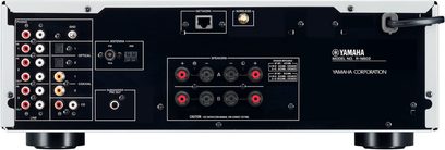 Yamaha R-N602 sølvfarvet stereo hi-fi-forstærker, set forfra, sort front med knapper og stik, LED-display i midten