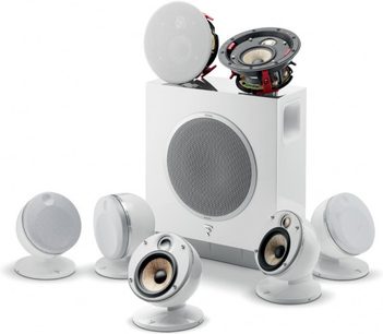 Focal Pack Dôme Flax 5.1.2 wit luidsprekerpakket, bestaande uit 5 satellietluidsprekers en een subwoofer, vooraanzicht
