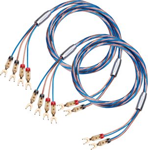 Coppia di cavi per diffusori Oehlbach Bi-Tech 4 L (2x4 m) in rame intrecciato con guaina trasparente blu, dotati di ripartitori cilindrici argentati e connettori a forcella placcati oro con anelli rosso/nero, vista dall’alto