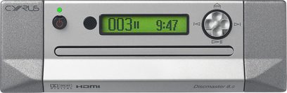 Cyrus DISCMASTER 8.0 4K Blu-ray-afspiller, sølvfarvet frontpanel, grønt display, kontrolknapper og drejeknap, set forfra