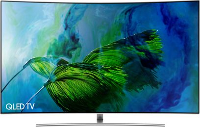 Kurvet QLED-TV fra Samsung QE65Q8C, der viser en grøn fjer på turkisblå baggrund, set forfra