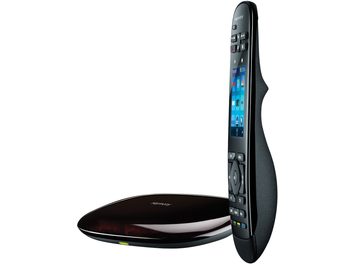 Télécommande universelle Logitech Harmony Ultimate noire, vue de face et de profil, écran tactile couleur, base ovale