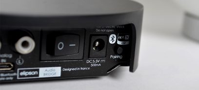 Bagpanel på Elipson Audio Bridge netværksaudioafspiller med Ethernet-port, 3,5 mm jackstik og DC 5,5V 500mA strømstik