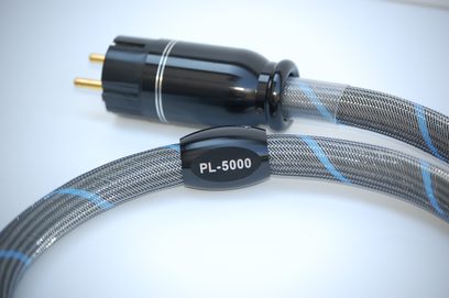 Síťový napájecí kabel Bada PL-5000 šedý a černý, opletený plášť, pozlacené konektory, pohled shora