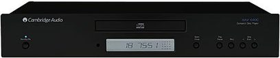 Cambridge Audio 640C V2 sort CD-afspiller, frontpanel med LCD-display, knapper og CD-skuffe