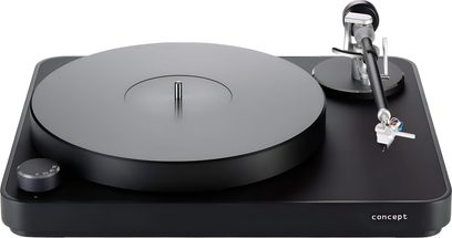 Clearaudio Concept Kardan sort pladespiller set forfra, med bred tallerken og sølvfarvet tonearm