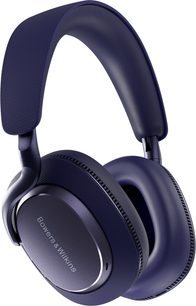Sluchátka Bowers & Wilkins Px7 S3 s obepínací konstrukcí v barvě noční modř, pohled zepředu ze tří čtvrtin, potažené látkovým čalouněním na hlavovém oblouku a uzavřenými šelestmi z matného plastu s vyraženým logem a tlustými polštářky z umělé kůže