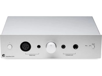 Predojačevalnik za slušalke Pro-Ject Head Box S3 B srebrn, pogled od spredaj s sredinskim gumbom ter simetričnim in asimetričnim izhodom za slušalke