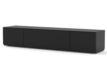 Mueble rectangular bajo para TV de color negro mate, con 2 puertas batientes centrales, 2 espacios laterales abiertos y una superficie superior plana