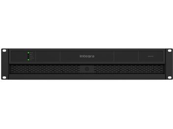 Juodas rack formato Integra 8500DSP stiprintuvas, vaizdas iš priekio su LED indikatoriais ir ventiliacijos grotelėmis