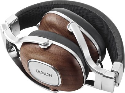 Open hifi-hoofdtelefoon Denon AH-MM400 van hout en zilverkleurig metaal, met zwart gevoerd hoofdbandgedeelte, gezien vanuit linkse driekwartaanzicht