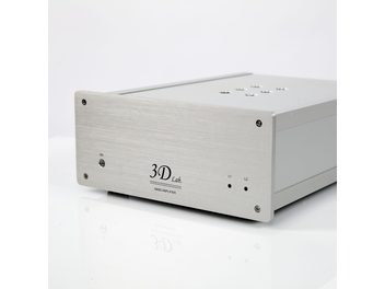 3D Lab Nano Amplifier Signature V5 i sølvfarve, set forfra, med to knapper og to LED-lys på forsiden