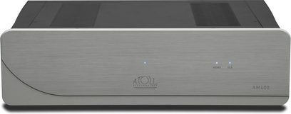 Atoll AM400 forstærker i sølv, frontpanel i børstet aluminium med logo, blå display, set oppefra med sort dæksel