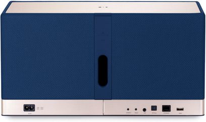 Triangle AIO 3, vue arrière, enceinte tissu bleu, évent central, bandeau métallique, ports AC, AUX, optique, Ethernet, USB