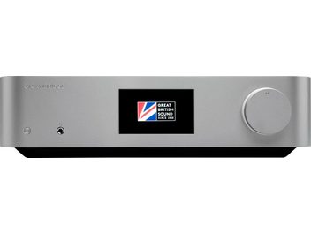 Cambridge Audio EDGE NQ argintiu player audio în rețea, vedere frontală, ecran LCD afișând sigla "Great British Sound"