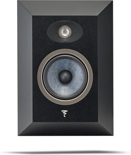 Reproduktor Focal Theva Surround černý, pohled zepředu. Středový reproduktor a výškový reproduktor v matném černém obdélníkovém pouzdře.